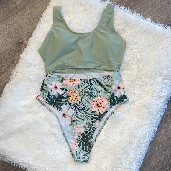 Shein Floral One Piece - Size Large - Picture 6 of 7